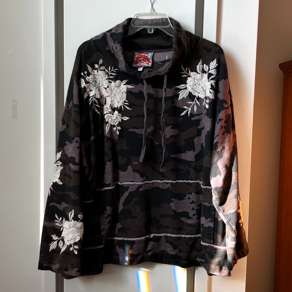Johnny Was Embroidered Sweatshirt * Mock Turtleneck * Kangaroo Pocket * PXXL *